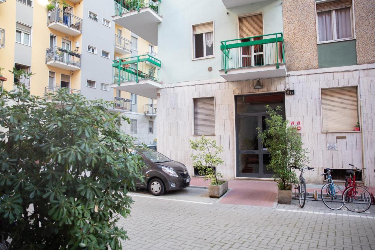Апартаменты Sweet House Navigli Милан Экстерьер фото